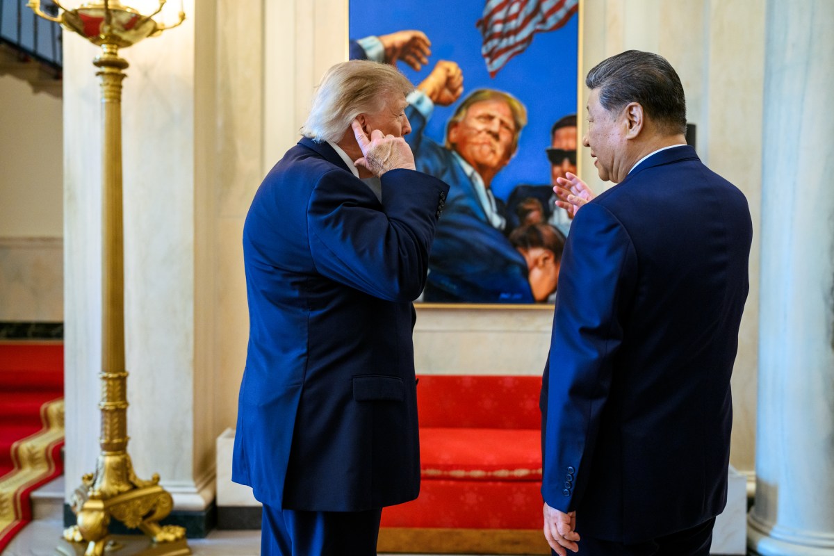President Donald J. Trump speaks with President Xi Jinping of China on the State Floor of the White House during a State Arrival ceremony, Thursday, September 24, 2026. (Official White House Photo by Daniel Torok