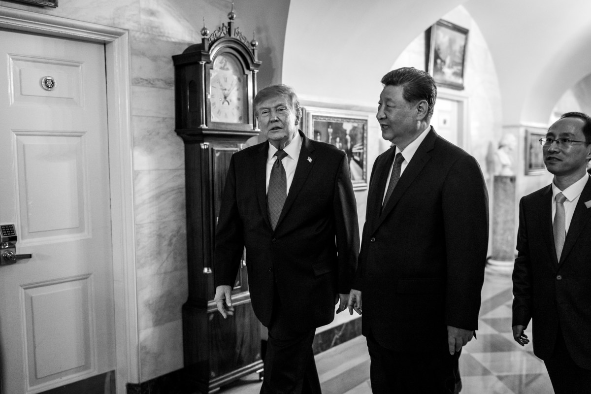 President Donald J. Trump speaks with President Xi Jinping of China in the Ground Floor Corridor of the White House, Thursday, September 24, 2026.(Official White House Photo by Daniel Torok