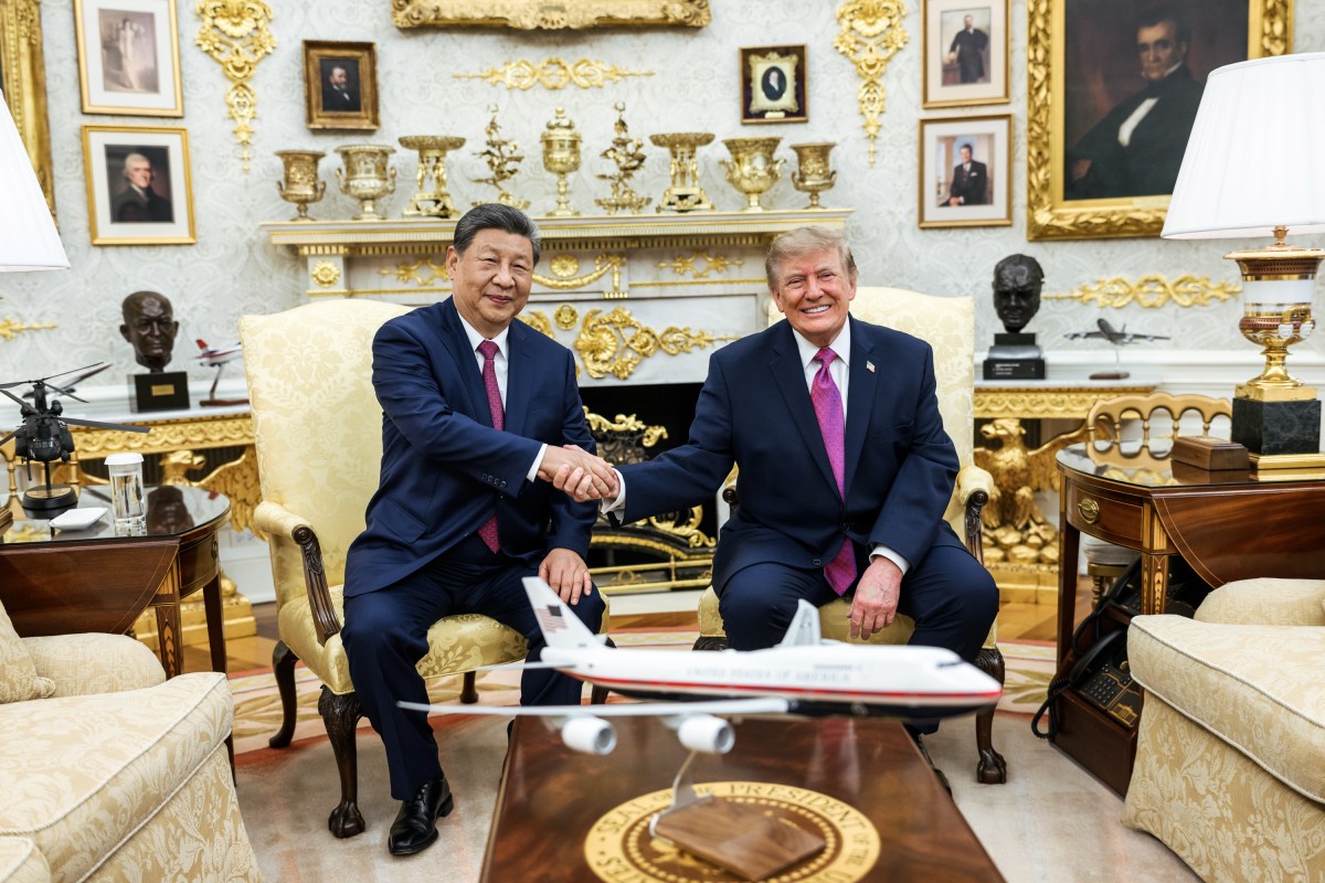 President Donald J. Trump participates in a bilateral meeting with President Xi Jinping of China in the Oval Office, Thursday, September 24, 2026. (Official White House Photo by Daniel Torok