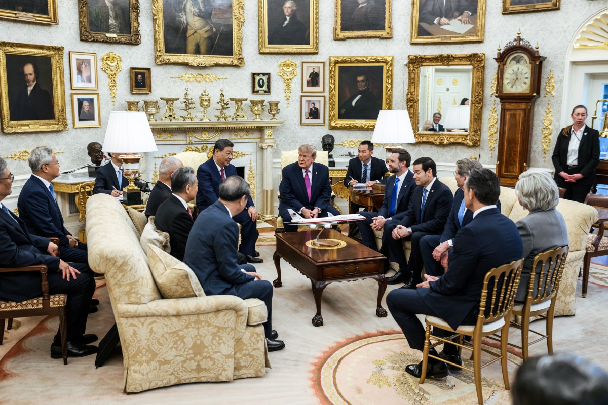 President Donald J. Trump participates in a bilateral meeting with President Xi Jinping of China in the Oval Office, Thursday, September 24, 2026. (Official White House Photo by Daniel Torok