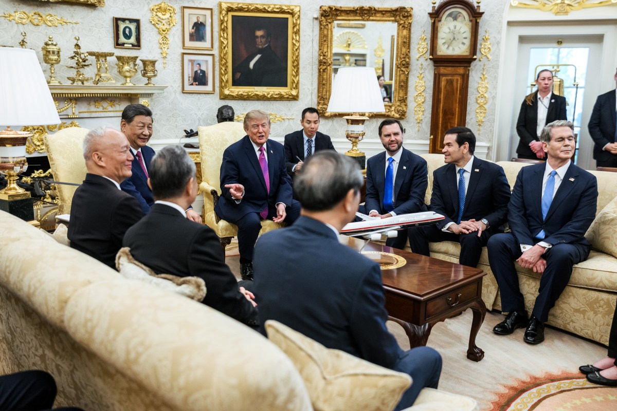 President Donald J. Trump participates in a bilateral meeting with President Xi Jinping of China in the Oval Office, Thursday, September 24, 2026. (Official White House Photo by Daniel Torok