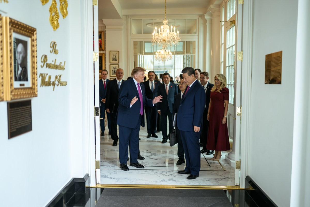President Donald J. Trump and Chinese President Xi Jinping tour the White House, Thursday, September 24, 2026. (Official White House Photo by Daniel Torok)
