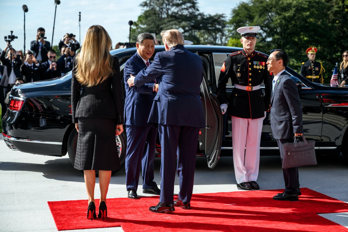 President Donald J. Trump and First Lady Melania Trump greet President Xi Jinping of China and First Lady Peng Liyuan at the South Portico during a State Arrival ceremony, Thursday, September 24, 2026. (Official White House Photo by Joyce N. Boghosian)