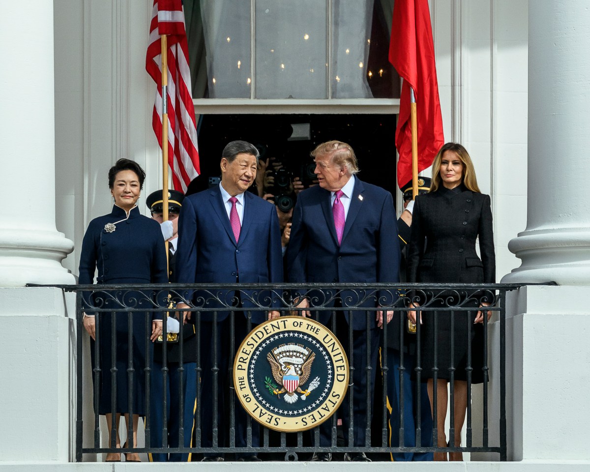 President Donald J. Trump, First Lady Melania Trump, President Xi Jinping of China and First Lady Peng Liyuan pose for a photo on the Blue Room Balcony during a State Arrival ceremony on the South Lawn, Thursday, September 24, 2026. (Official White House Photo by Joyce N. Boghosian)