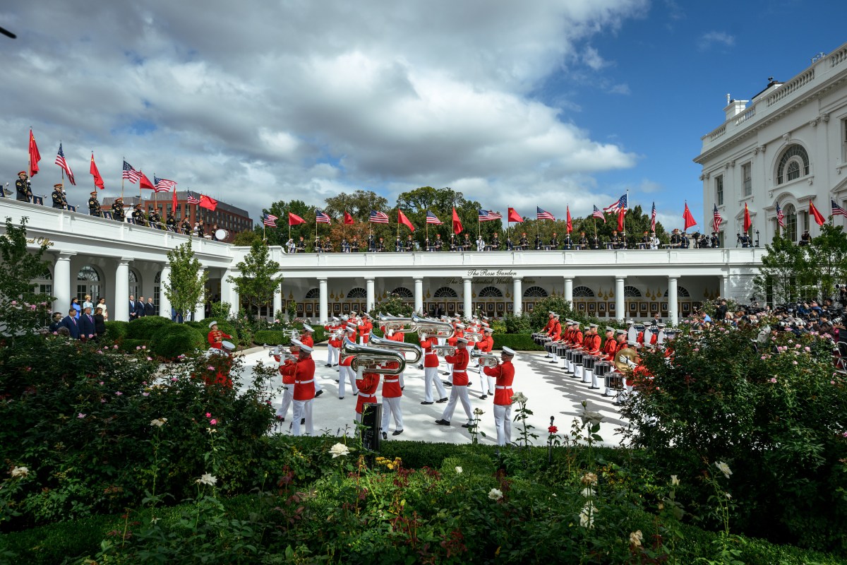 President Donald J. Trump, President Xi Jinping of China, First Lady Melania Trump and First Lady Peng Liyuan pose for a photo on the West Colonnade overlooking the White House Rose Garden, Thursday, September 24, 2026. (Official White House Photo by Joyce N. Boghosian)