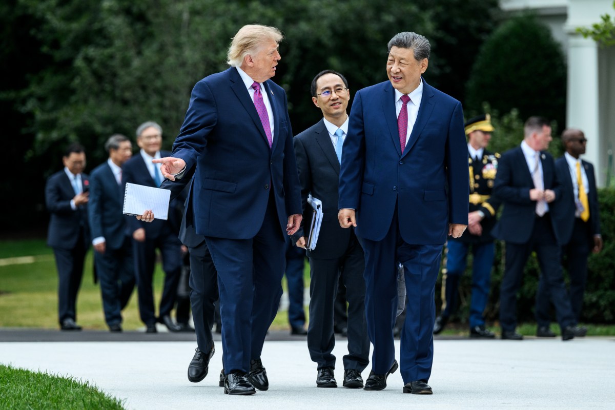 President Donald J. Trump and Chinese President Xi Jinping look at Marine One on the new helipad on the South Lawn of the White House, Thursday, September 24, 2026. (Official White House Photo by Joyce N. Boghosian)
