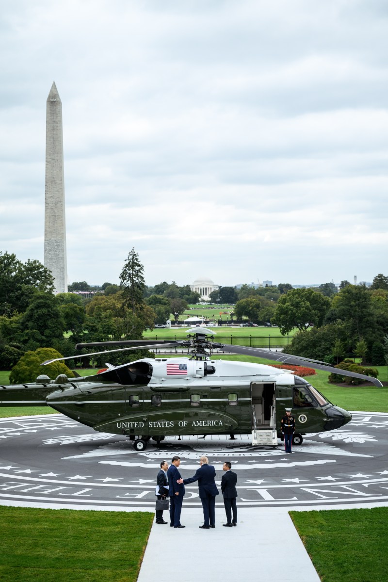 President Donald J. Trump and Chinese President Xi Jinping look at Marine One on the new helipad on the South Lawn of the White House, Thursday, September 24, 2026. (Official White House Photo by Joyce N. Boghosian)