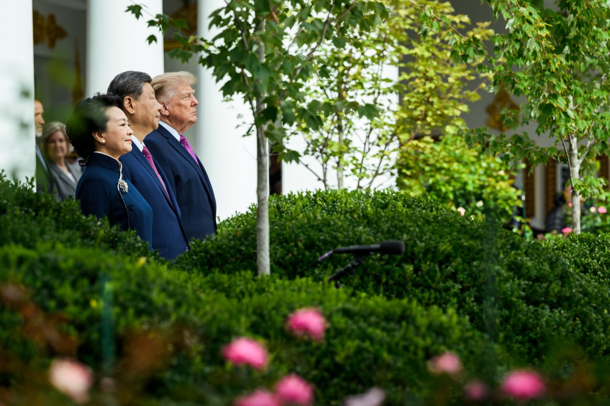 President Donald J. Trump, President Xi Jinping of China, First Lady Melania Trump and First Lady Peng Liyuan pose for a photo on the West Colonnade overlooking the White House Rose Garden, Thursday, September 24, 2026. (Official White House Photo by Molly Riley)