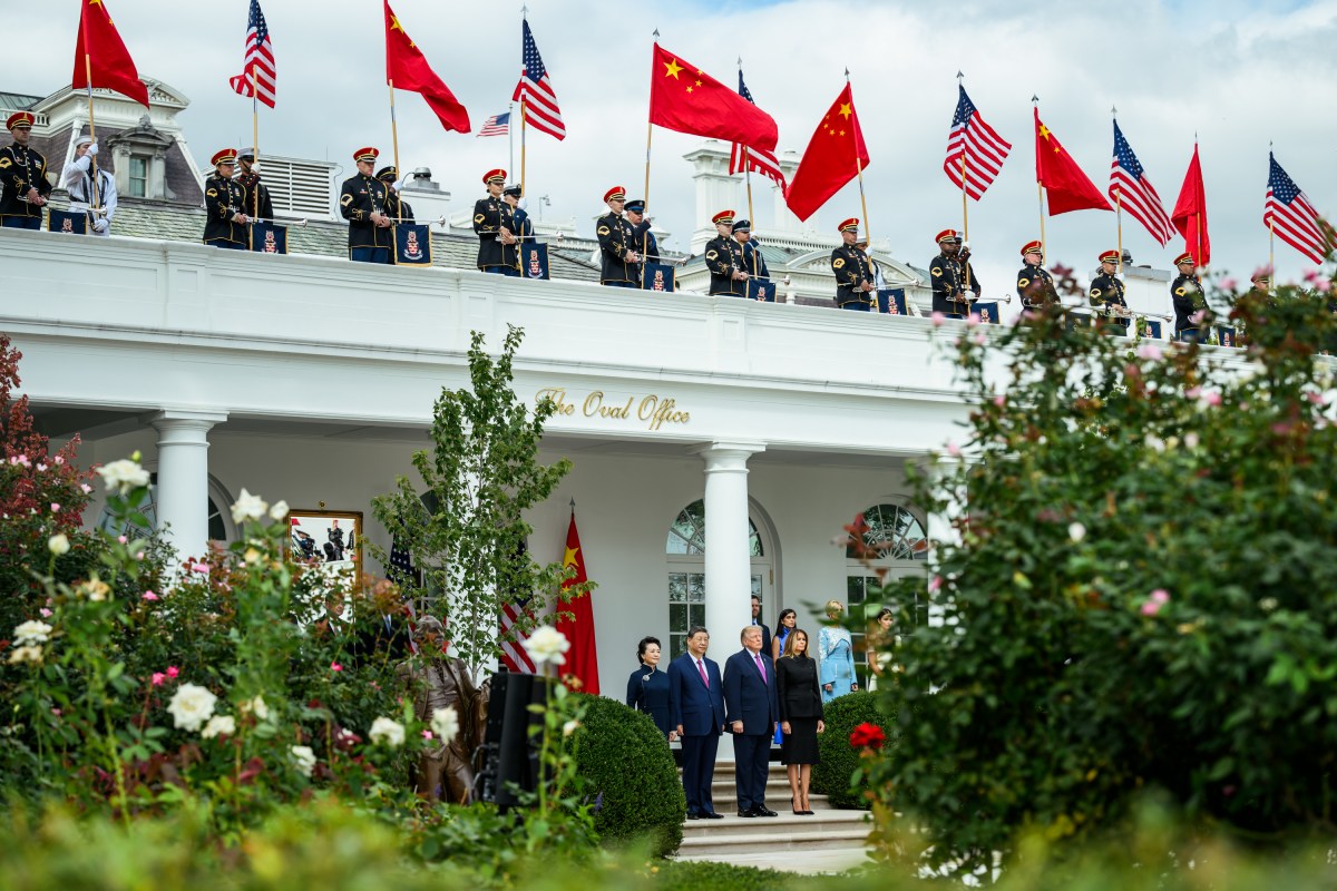 President Donald J. Trump, President Xi Jinping of China, First Lady Melania Trump and First Lady Peng Liyuan pose for a photo on the West Colonnade overlooking the White House Rose Garden, Thursday, September 24, 2026. (Official White House Photo by Molly Riley)