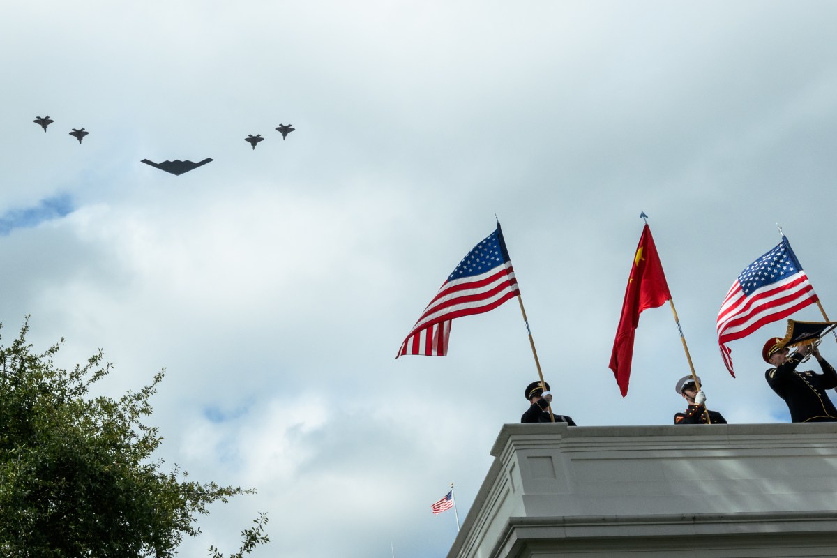 President Donald J. Trump, President Xi Jinping of China, First Lady Melania Trump and First Lady Peng Liyuan pose for a photo on the West Colonnade overlooking the White House Rose Garden, Thursday, September 24, 2026. (Official White House Photo by Molly Riley)