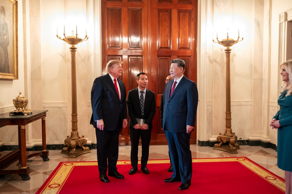 President Donald J. Trump and First Lady Melania Trump look at a photo book with Chinese President Xi Jinping and Madame Peng Liyuan before tea in the Red Room of the White House, Friday, September 25, 2026. (Official White House Photo by Molly Riley)