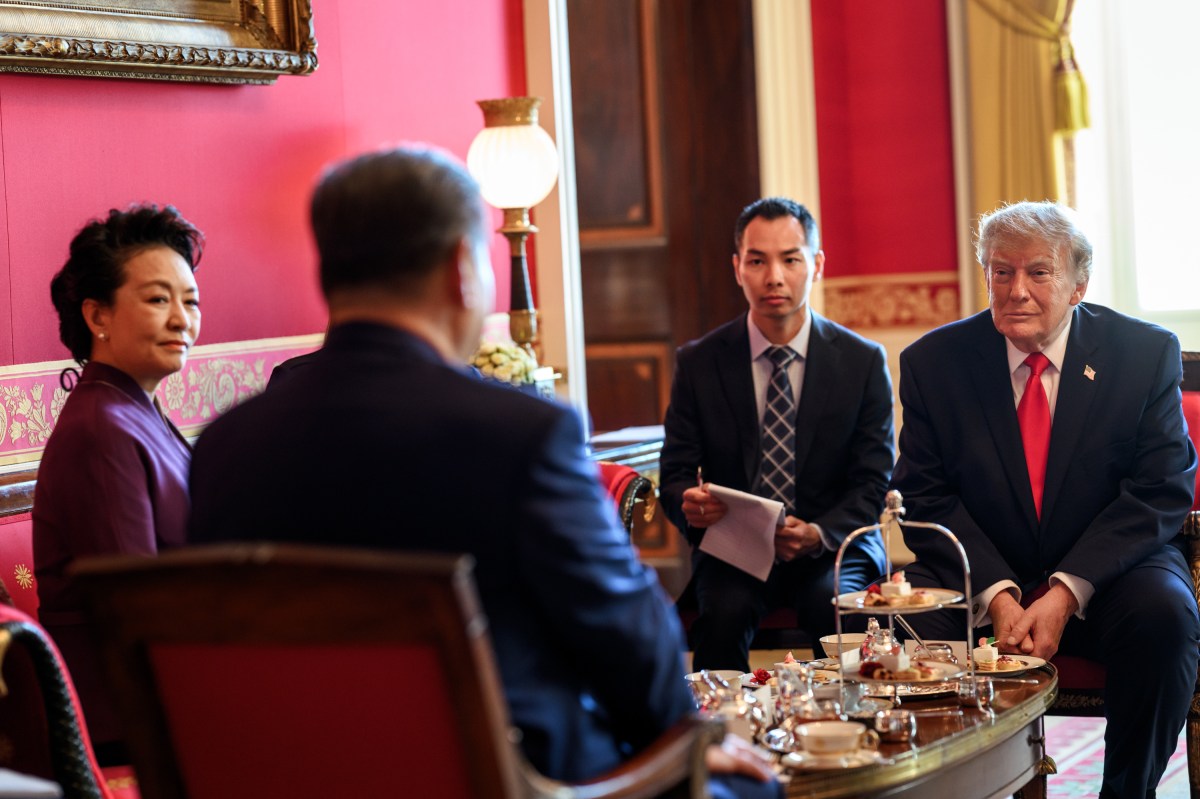 President Donald J. Trump and First Lady Melania Trump host Chinese President Xi Jinping and Madame Peng Liyuan for tea in the Red Room of the White House, Friday, September 25, 2026. (Official White House Photo by Molly Riley)
