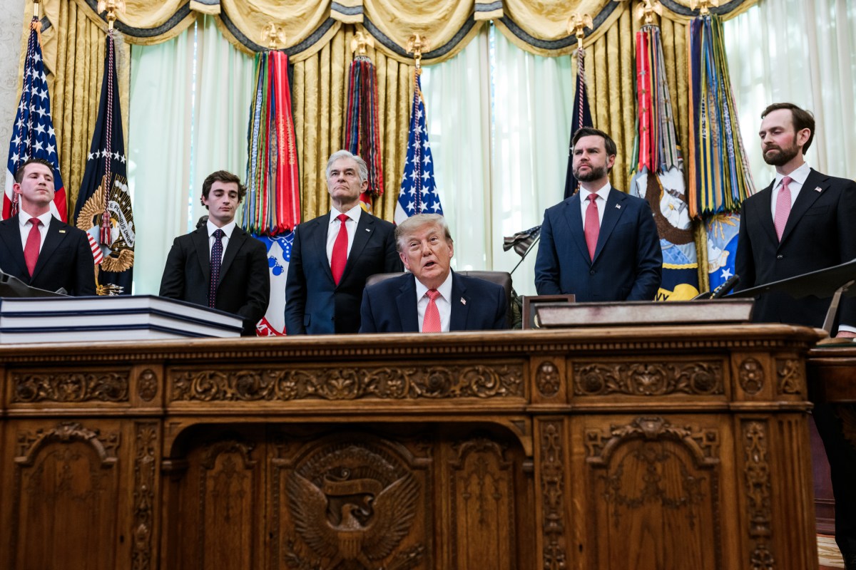 President Donald J. Trump and Vice President JD Vance announce a new $25 million dollar federal Fraud Whistle Blower Incentive Program with the Department of Justice in the Oval Office, Tuesday, October 20, 2026. (Official White House Photo by Joyce N. Boghosian)