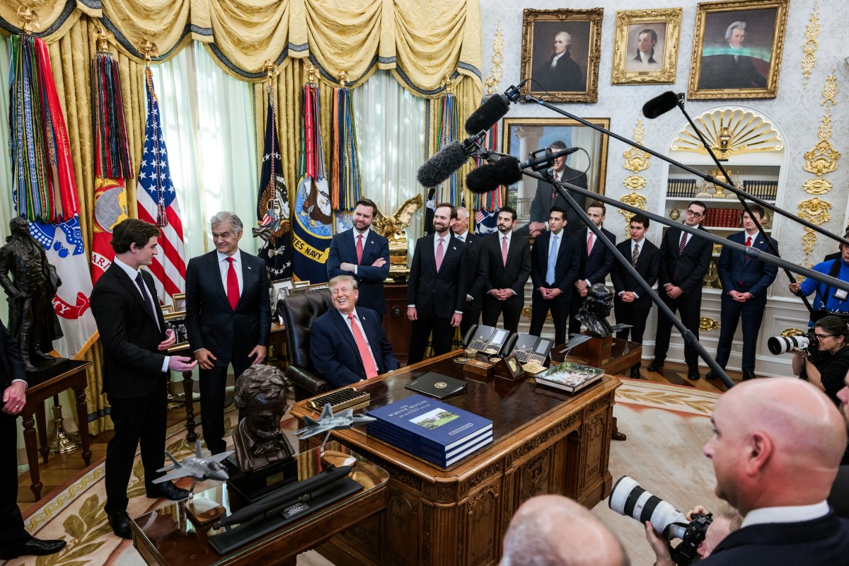 President Donald J. Trump and Vice President JD Vance announce a new $25 million dollar federal Fraud Whistle Blower Incentive Program with the Department of Justice in the Oval Office, Tuesday, October 20, 2026. (Official White House Photo by Joyce N. Boghosian)