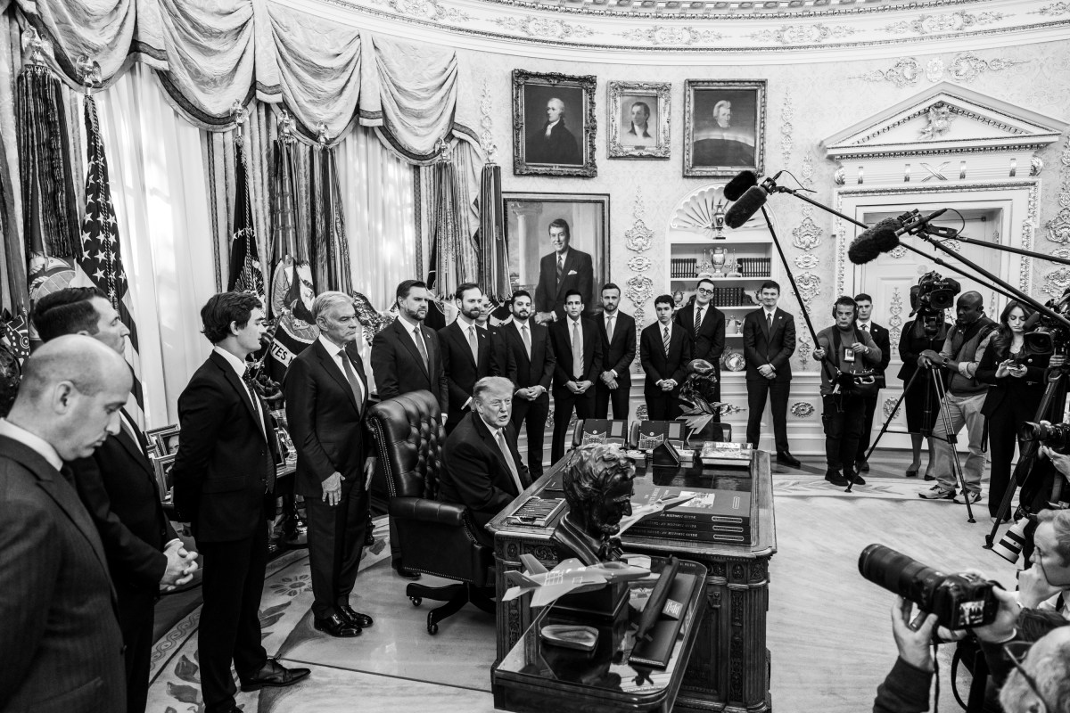 President Donald J. Trump and Vice President JD Vance announce a new $25 million dollar federal Fraud Whistle Blower Incentive Program with the Department of Justice in the Oval Office, Tuesday, October 20, 2026. (Official White House Photo by Joyce N. Boghosian)