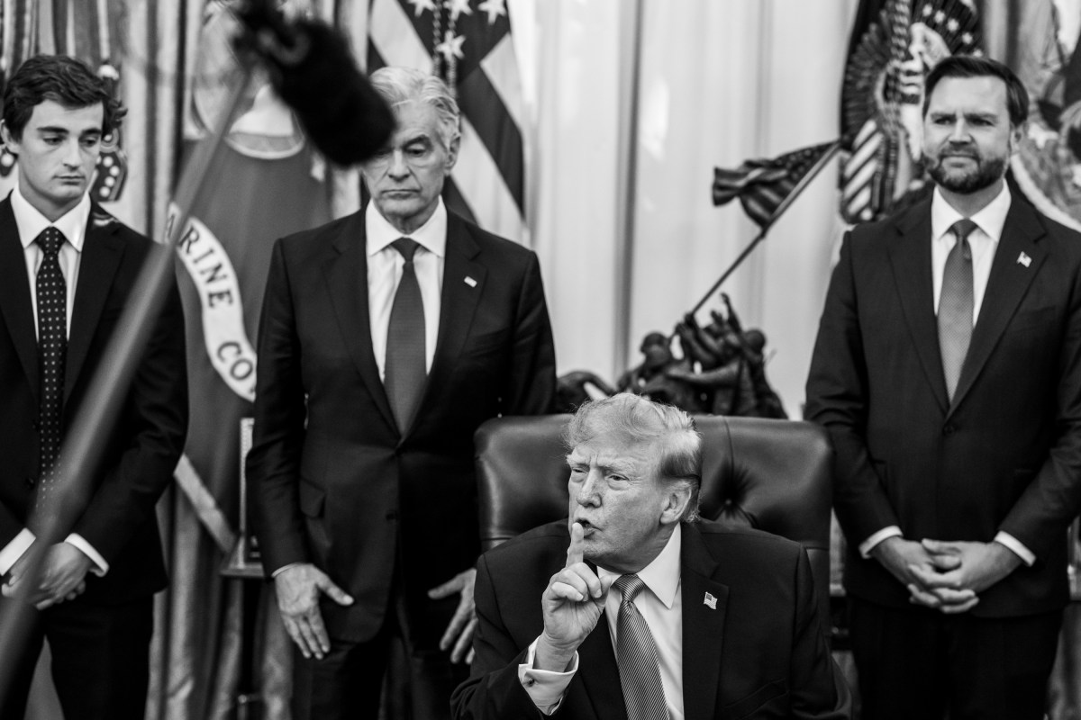 President Donald J. Trump and Vice President JD Vance announce a new $25 million dollar federal Fraud Whistle Blower Incentive Program with the Department of Justice in the Oval Office, Tuesday, October 20, 2026. (Official White House Photo by Joyce N. Boghosian)