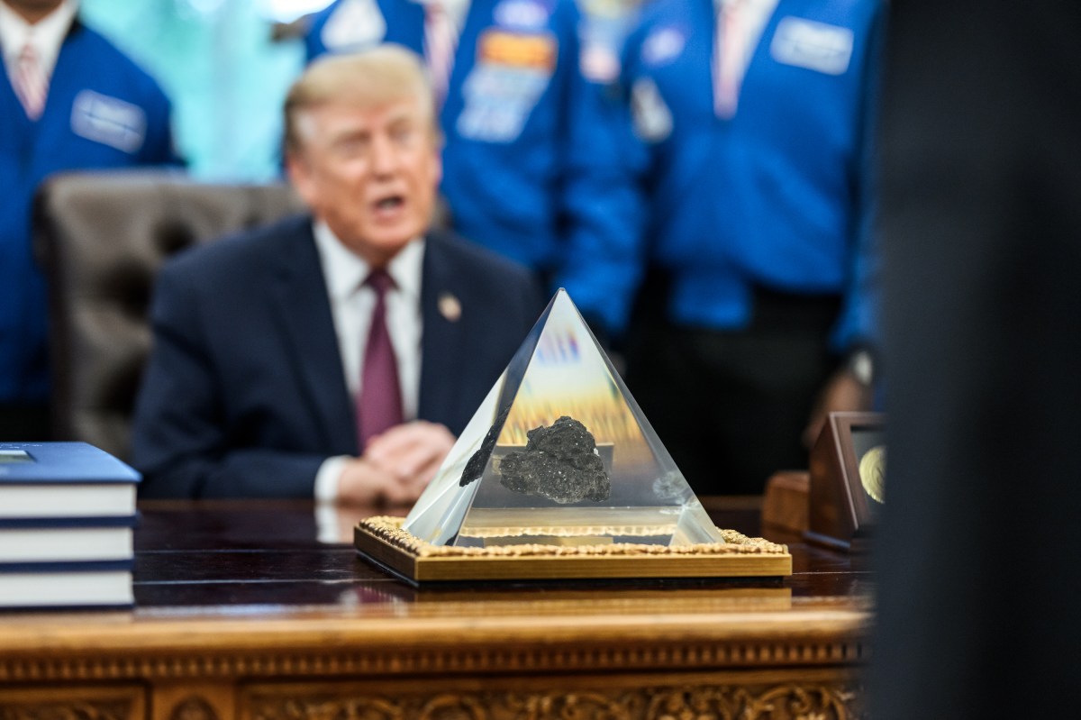 President Donald J. Trump meets with NASA Administrator Jared Isaacman and members of the Artemis III crew (Andre Douglas, Luca Parmitano, Randy Bresnik and Frank Rubio) in the Oval Office, Wednesday, October 28, 2026. (Official White House Photo by Molly Riley)