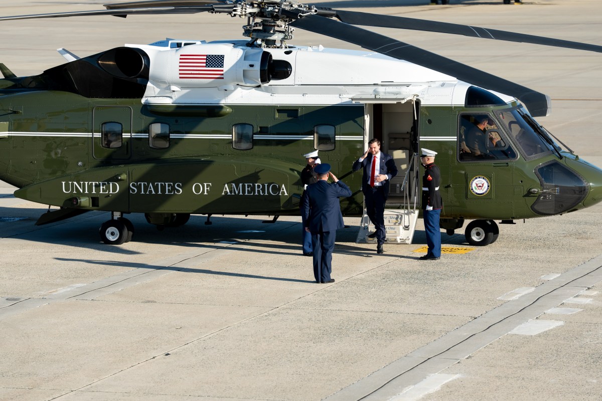 Vice President JD Vance disembarks Marine Two at Joint Base Andrews, Maryland, Wednesday, September 30, 2026. (Official White House Photo by Emily J. Higgins)